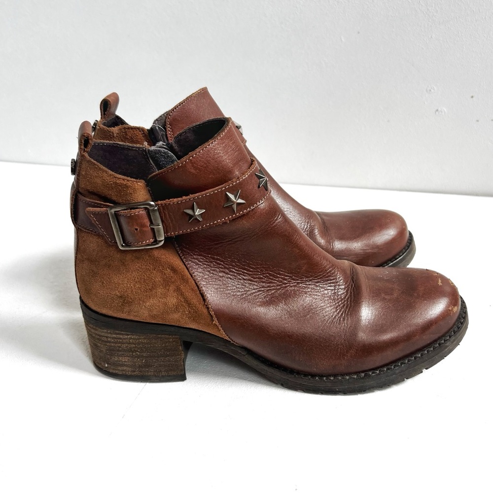 Vintage Brown Ankle Boots with Star Accents